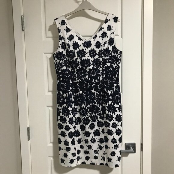 Navy & White Floral Pattern Cotton Dress Size Petite 10 (Fits Reg 6-8) - Picture 11 of 14